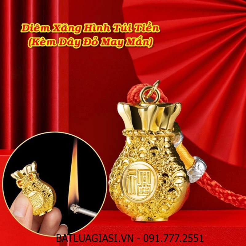 BẬT LỬA DIÊM XĂNG TÀI LỘC HÌNH TÚI TIỀN KÈM DÂY ĐỎ MAY MẮN (KIM LOẠI) - (XÀI XĂNG)