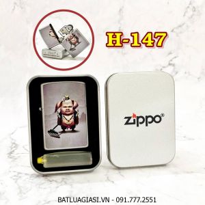 BẬT LỬA ZIPPO SƠN TĨNH ĐIỆN 2 MẶT CHỦ ĐỀ TÂY DU KÝ HÌNH TRƯ BÁT GIỚI (CÓ MỘC ĐÁY) (HỘP THIẾC KÈM XĂNG) H-147